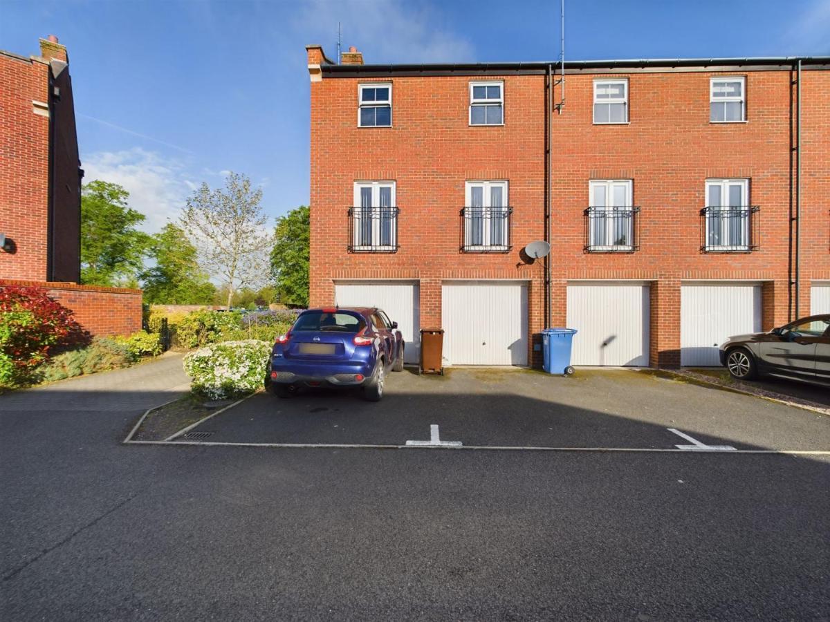 247 Serviced Accommodation In Stafford- 3Br Townhouse Esterno foto