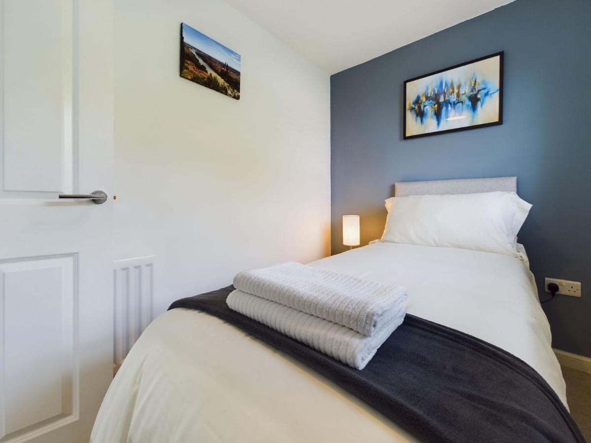 247 Serviced Accommodation In Stafford- 3Br Townhouse Esterno foto