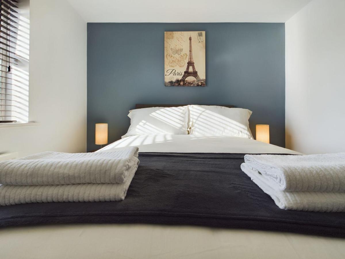 247 Serviced Accommodation In Stafford- 3Br Townhouse Esterno foto